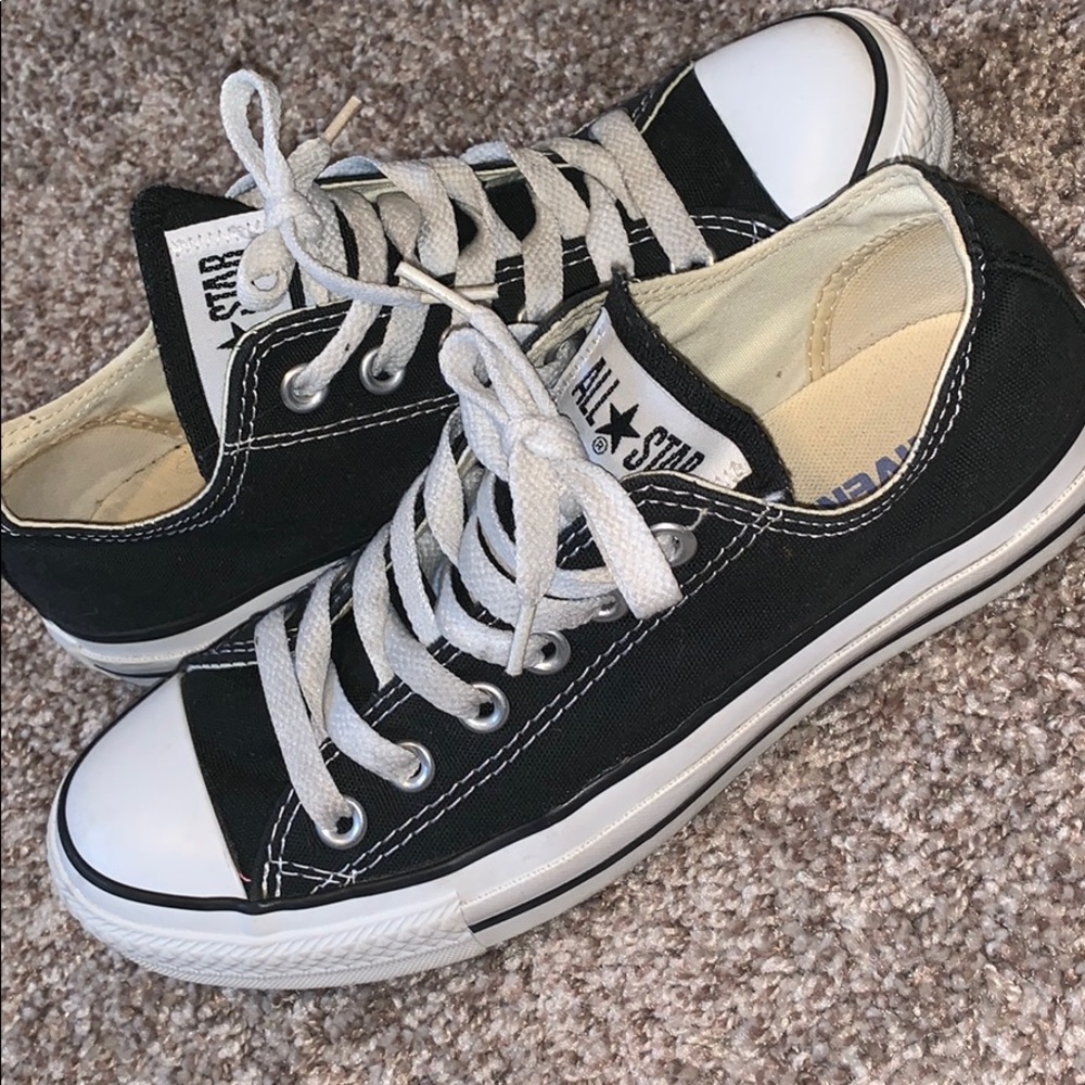 brand new! class is black low top Converse 👟